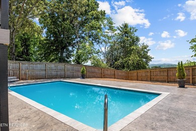 Welcome to this beautifully renovated 5-bedroom, 3.5-bath home - photo 17