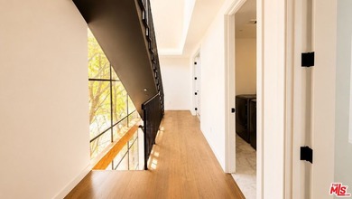 Ultimate Venice Living: A Modern Farmhouse Compound Near Abbot - photo 19