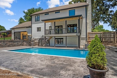 Welcome to this beautifully renovated 5-bedroom, 3.5-bath home - photo 19