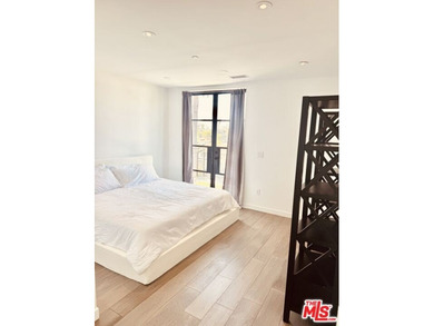 Ultimate Venice Living: A Modern Farmhouse Compound Near Abbot - photo 22
