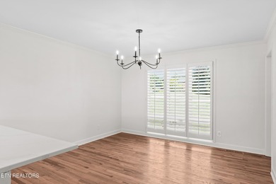 Welcome to this beautifully renovated 5-bedroom, 3.5-bath home - photo 25