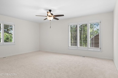 Welcome to this beautifully renovated 5-bedroom, 3.5-bath home - photo 28