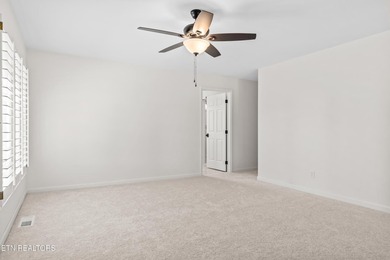 Welcome to this beautifully renovated 5-bedroom, 3.5-bath home - photo 29