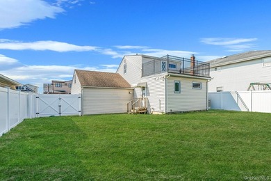 Welcome to this beautifully maintained 3 bedroom, 2 full - photo 30