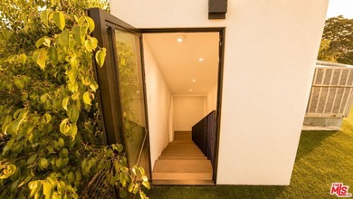 Ultimate Venice Living: A Modern Farmhouse Compound Near Abbot - photo 31