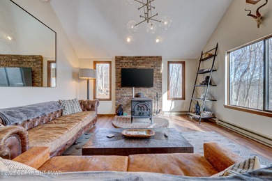 (private lake, pond, coastal) Home For Sale in Stroudsburg Pennsylvania