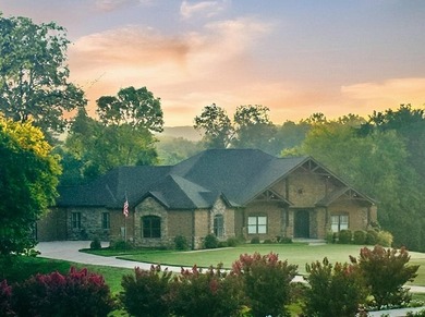 Stunning, Custom built, sprawling one-Level FULL brick & stone - photo 2