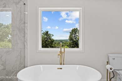 Welcome to this beautifully renovated 5-bedroom, 3.5-bath home - photo 32