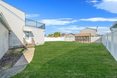 Welcome to this beautifully maintained 3 bedroom, 2 full - photo 32