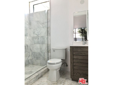 Ultimate Venice Living: A Modern Farmhouse Compound Near Abbot - photo 38