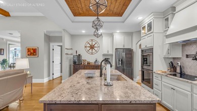 Stunning, Custom built, sprawling one-Level FULL brick & stone - photo 10