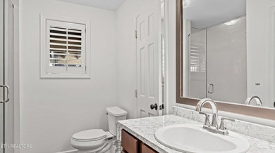 Welcome to this beautifully renovated 5-bedroom, 3.5-bath home - photo 44