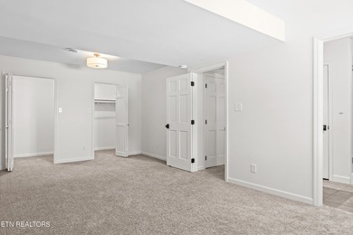 Welcome to this beautifully renovated 5-bedroom, 3.5-bath home - photo 45
