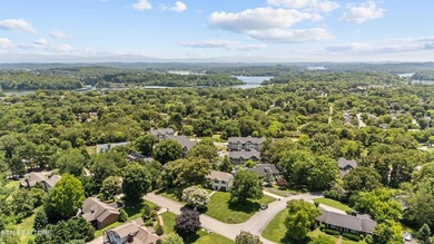 Welcome to this beautifully renovated 5-bedroom, 3.5-bath home - photo 49