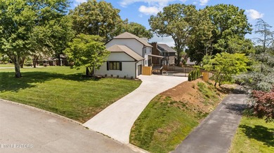 Welcome to this beautifully renovated 5-bedroom, 3.5-bath home - photo 50