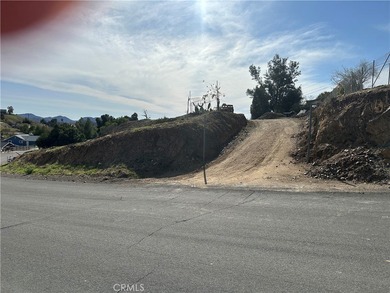 Canyon Lake Lot For Sale in Quail Valley California