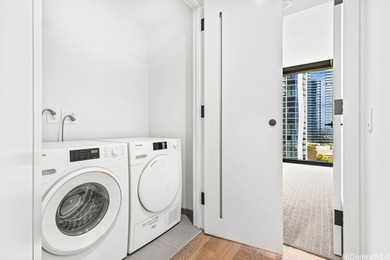 Welcome to Unit 1402 at The Park Ward Village beautifully - photo 16
