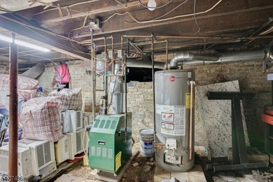 Amazing opportunity to Own a Mixed-Use House / Building. This - photo 23