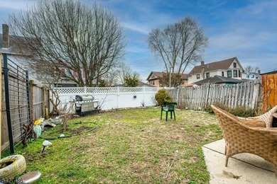 Amazing opportunity to Own a Mixed-Use House / Building. This - photo 25