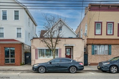 Amazing opportunity to Own a Mixed-Use House / Building. This - photo 27