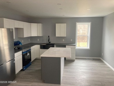 Welcome to this beautifully fully remodeled 3-bedroom home - photo 11