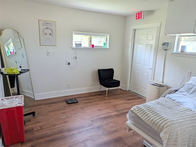 Versatile Commercial Property with Flexible Multi-Tenant or - photo 13