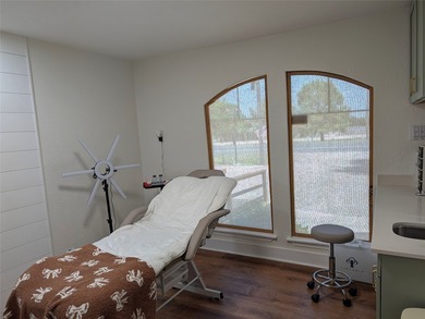 Versatile Commercial Property with Flexible Multi-Tenant or - photo 14
