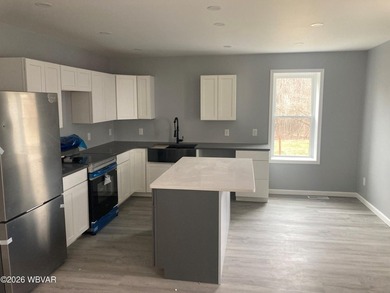 Welcome to this beautifully fully remodeled 3-bedroom home - photo 16