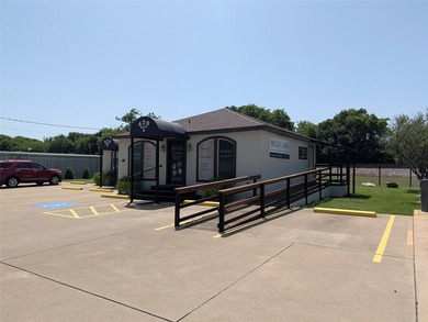 Versatile Commercial Property with Flexible Multi-Tenant or - photo 17