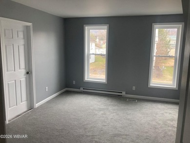 Welcome to this beautifully fully remodeled 3-bedroom home - photo 20