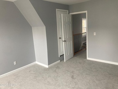 Welcome to this beautifully fully remodeled 3-bedroom home - photo 21