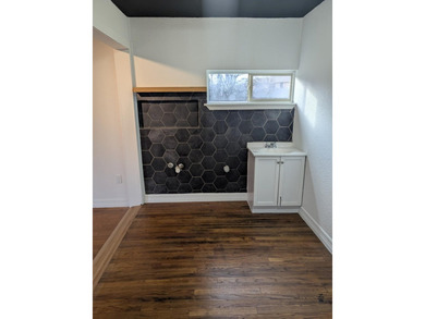 Versatile Commercial Property with Flexible Multi-Tenant or - photo 24