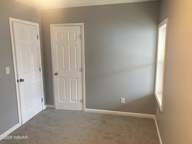 Welcome to this beautifully fully remodeled 3-bedroom home - photo 24