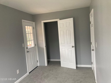 Welcome to this beautifully fully remodeled 3-bedroom home - photo 29