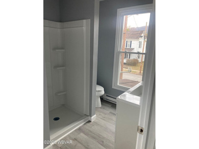 Welcome to this beautifully fully remodeled 3-bedroom home - photo 32