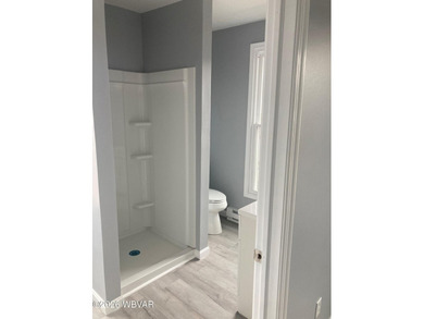 Welcome to this beautifully fully remodeled 3-bedroom home - photo 34
