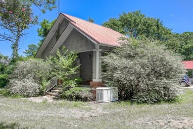 Homesteaders and hobby farmers this one's for you! Escape the - photo 36