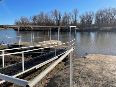 Your lakeside retreat awaits! With warm weather on the way, this - photo 3