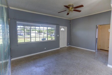 Prime Lake Park location with no HOA. This 3-bedroom home offers - photo 2
