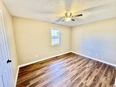 NEW ROOF! GRANITE COUNTERTOPS! This 3 bedroom, 2 bath home has - photo 8