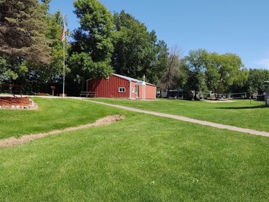 Spacious, bright one-level park model RV with soaring ceilings - photo 21