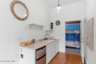 Beautifully remodeled and ideally positioned on the quiet - photo 22