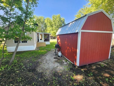 Spacious, bright one-level park model RV with soaring ceilings - photo 23