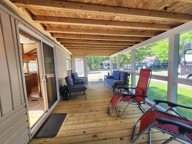 Spacious, bright one-level park model RV with soaring ceilings - photo 25
