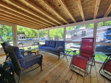 Spacious, bright one-level park model RV with soaring ceilings - photo 27