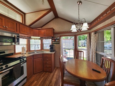 Spacious, bright one-level park model RV with soaring ceilings - photo 32