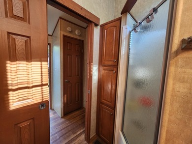 Spacious, bright one-level park model RV with soaring ceilings - photo 35