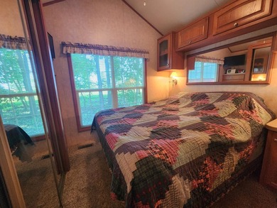 Spacious, bright one-level park model RV with soaring ceilings - photo 39
