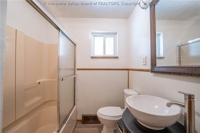 YOUR DREAM HOME SITTING ON A RIVER LOT IS HERE! This ranch-style - photo 15