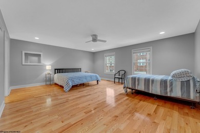 Welcome to easy, low maintenance living on the golf course. This - photo 15